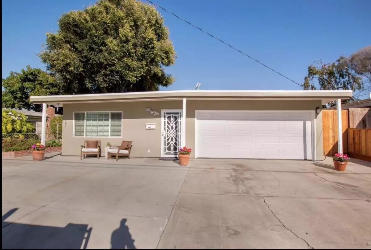 East Palo Alto, CA 94303,2498 Illinois Street