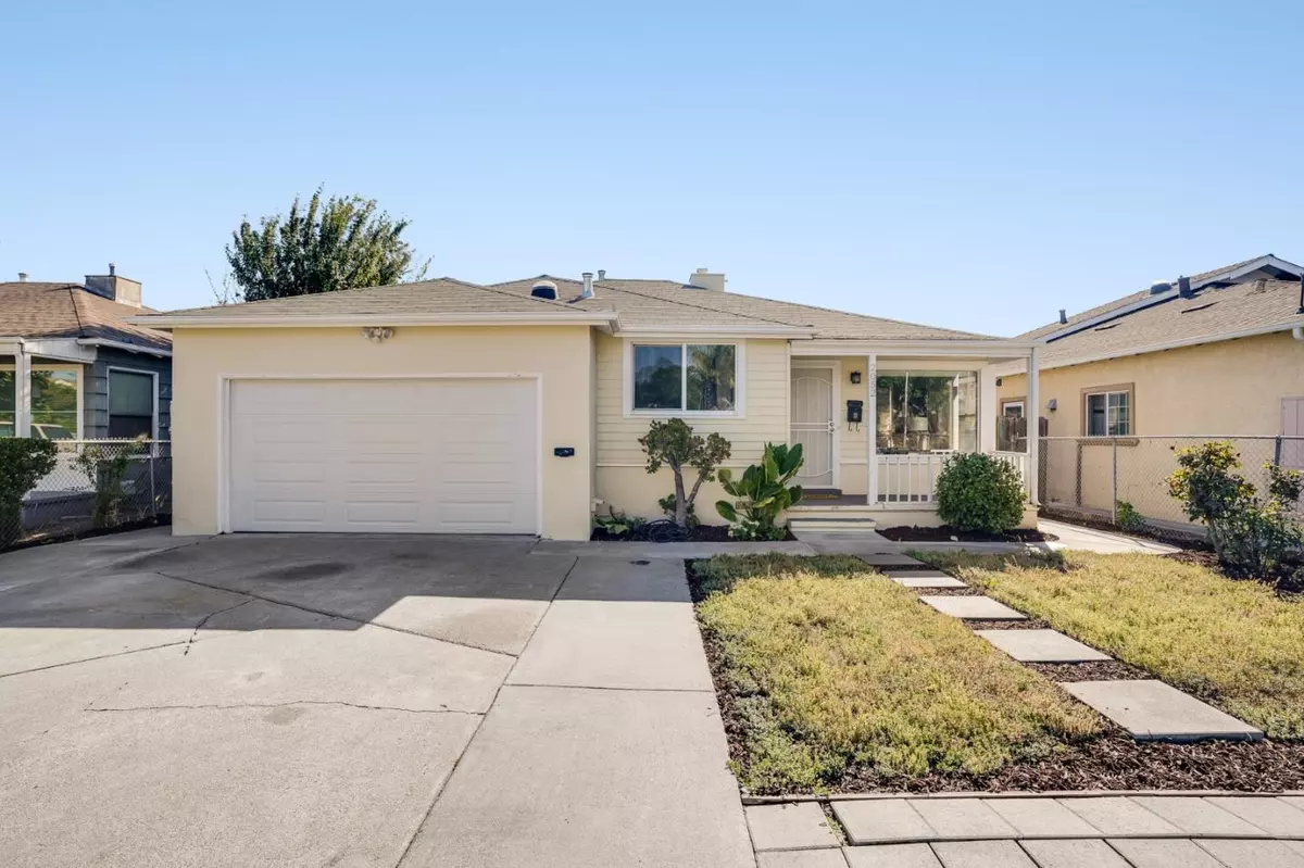 East Palo Alto, CA 94303,2052 Pulgas Avenue