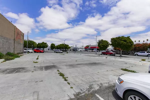 Hollister, CA 95023,211 6th Street