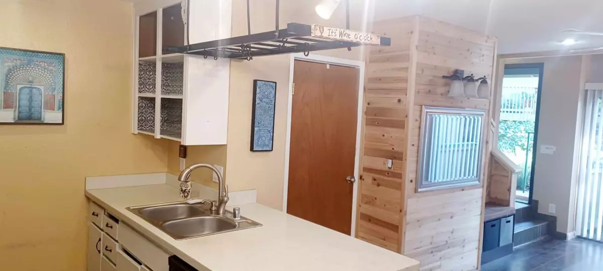 Daly City, CA 94015,387 Imperial Way #10