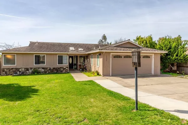 Salinas, CA 93907,9946 Pampas Path