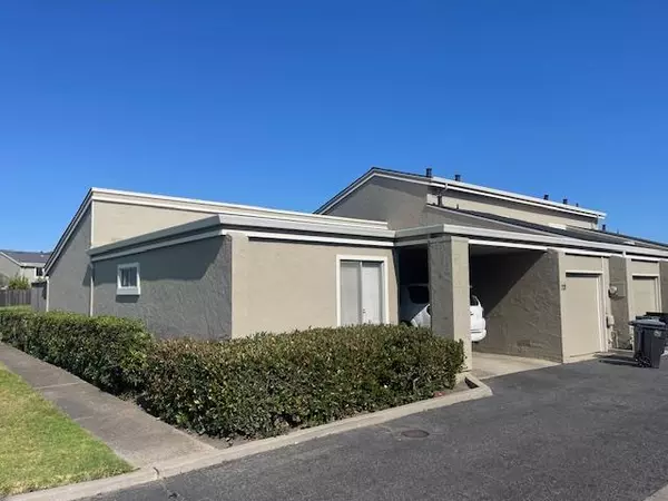 1253 Los Olivos Drive #22, Salinas, CA 93901