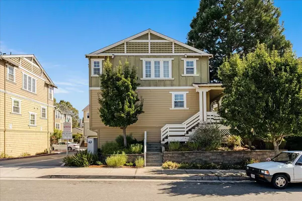 Santa Cruz, CA 95060,118 Bursar Lane