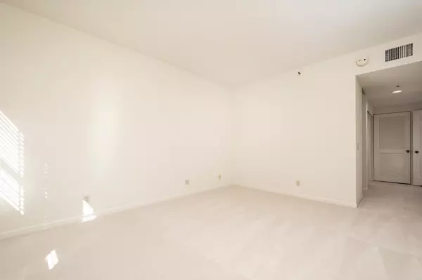 San Mateo, CA 94401,1 Baldwin Avenue #410