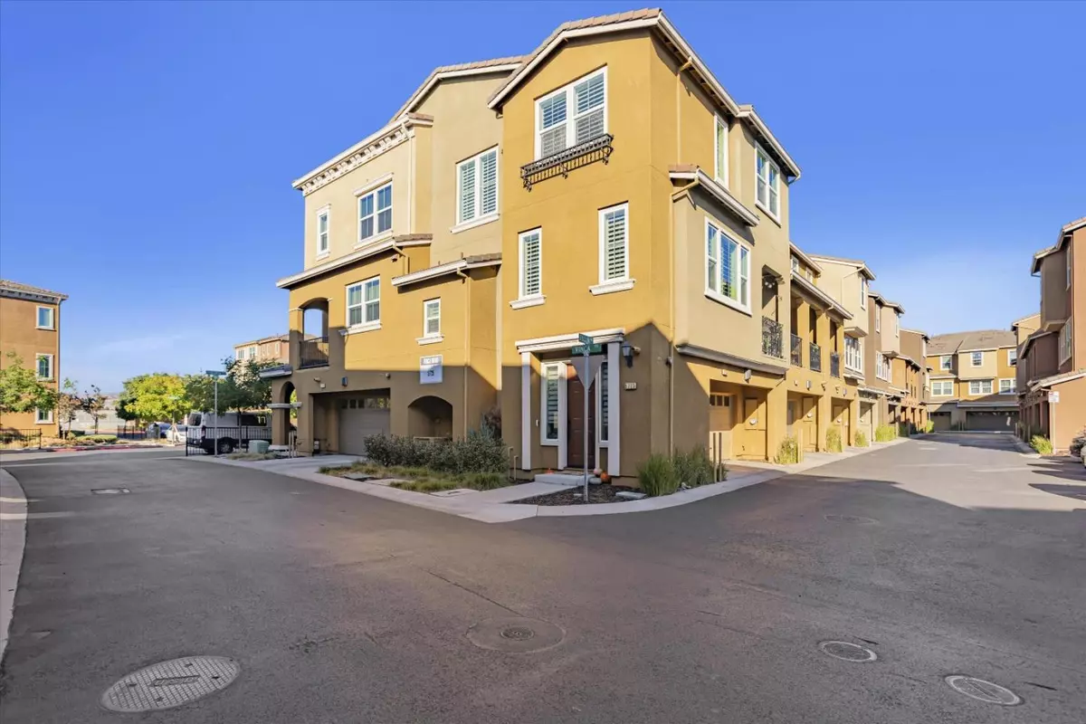 Newark, CA 94560,5725 Vinca Road