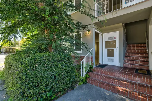 901 Fremont #1 Street, Menlo Park, CA 94025