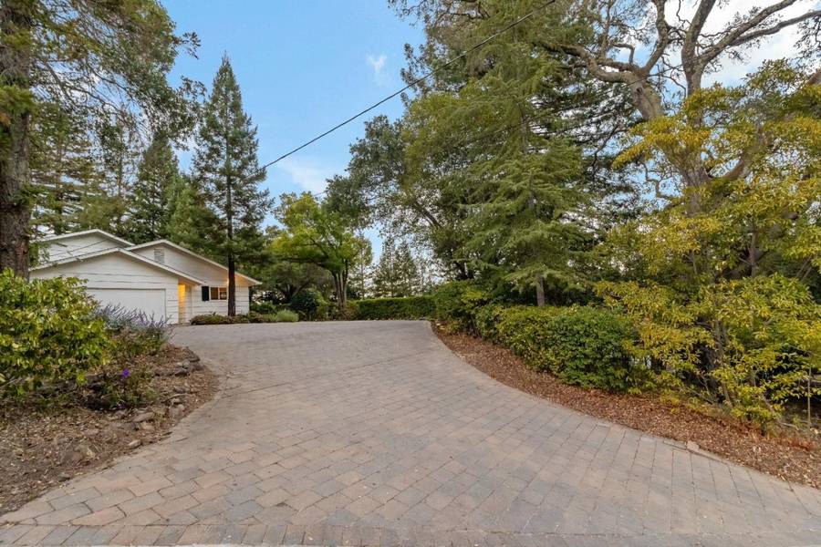 8 Oakhill Drive, Woodside, CA 94062