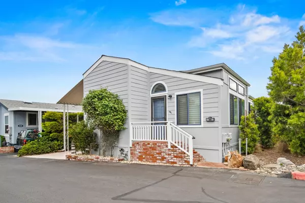 700 Briggs #32, Pacific Grove, CA 93950