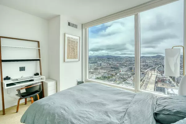 425 1st Street #3705, San Francisco, CA 94105