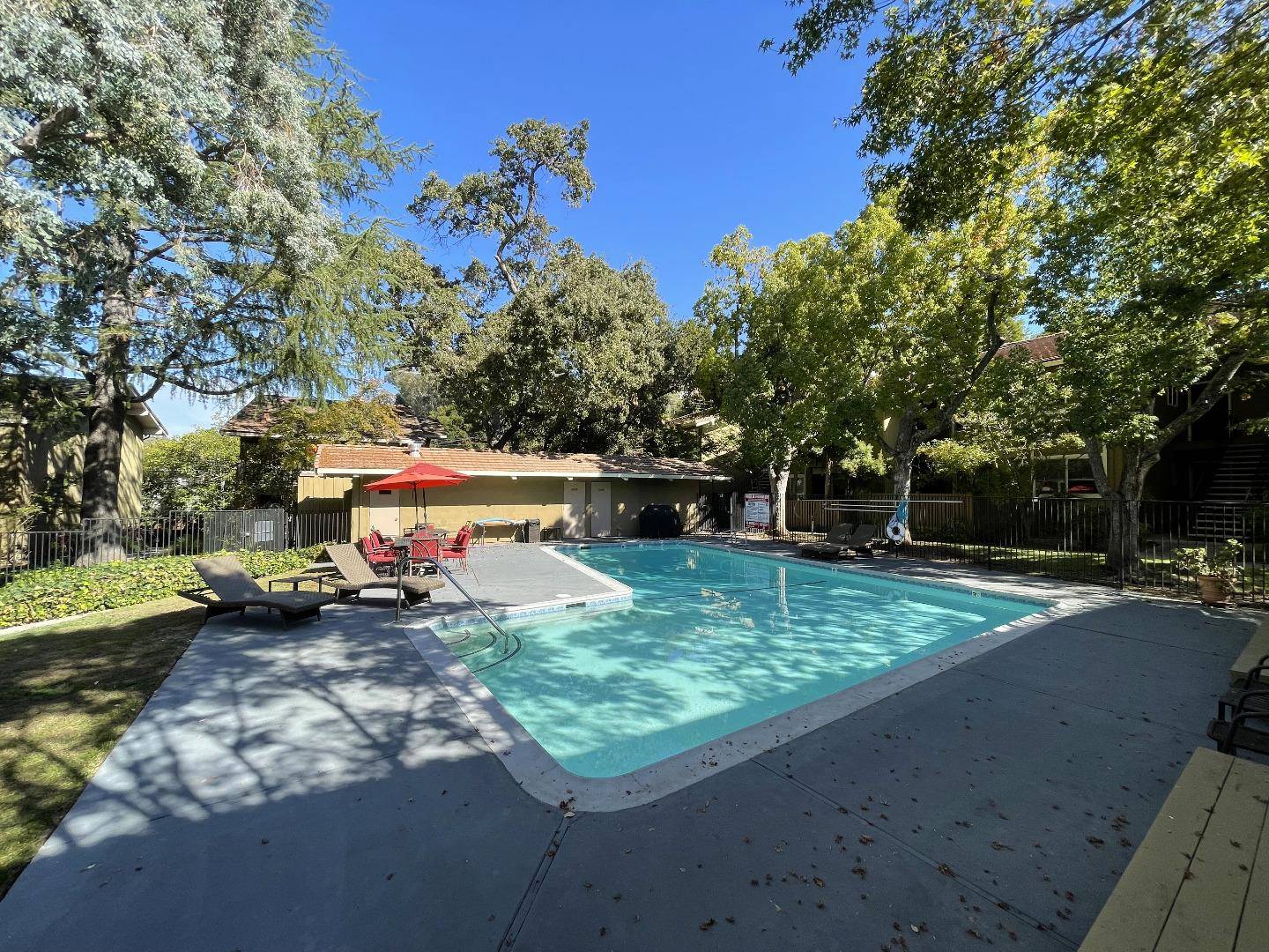 Los Gatos, CA 95032,420 Alberto Way #5