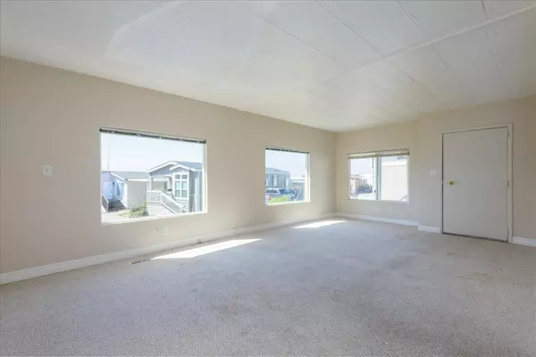 Half Moon Bay, CA 94019,52 Oceanview Avenue #52