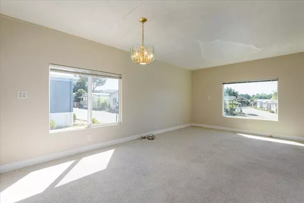 Half Moon Bay, CA 94019,52 Oceanview Avenue #52