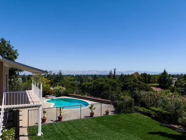 Los Altos, CA 94024,517 Outlook Drive