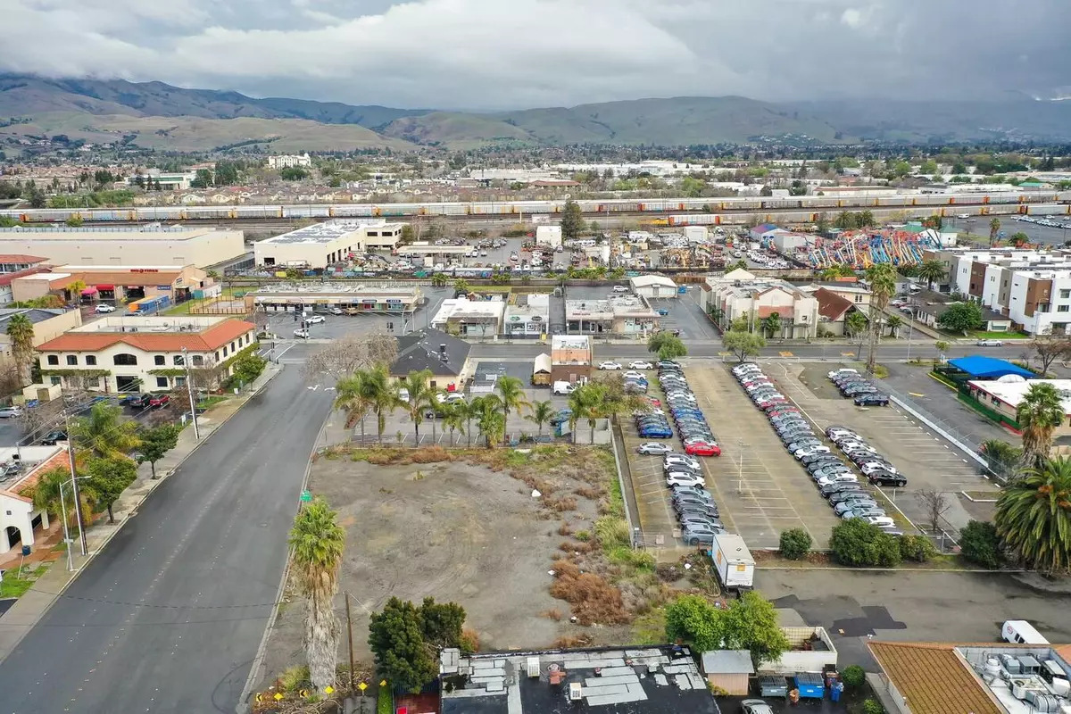 Milpitas, CA 95035,50 Serra Way