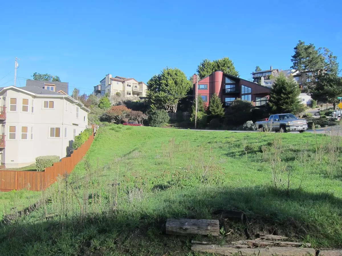 El Granada, CA 94018,121 Lewis Avenue