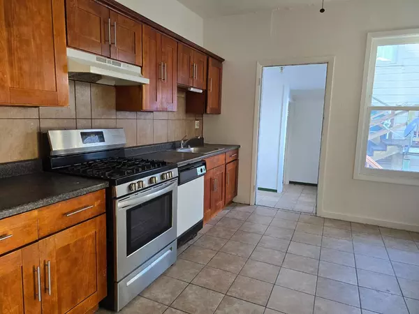 San Francisco, CA 94110,14-16 Lucky Street