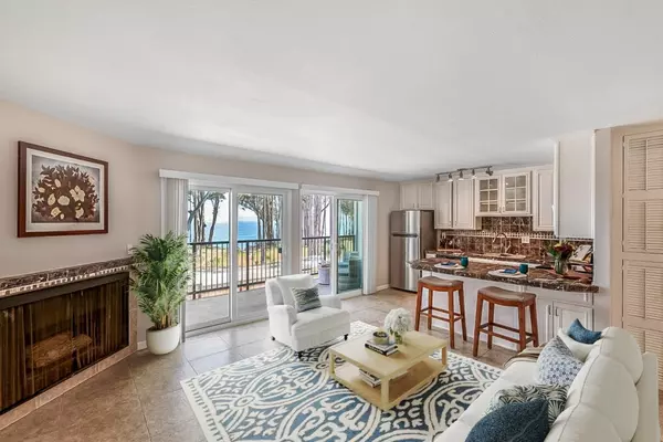 Capitola, CA 95010,815 Balboa Avenue #206