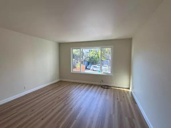 San Francisco, CA 94110,370 Bartlett Street #3