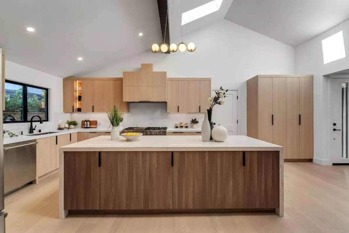 Menlo Park, CA 94025,2071 Oakley Avenue