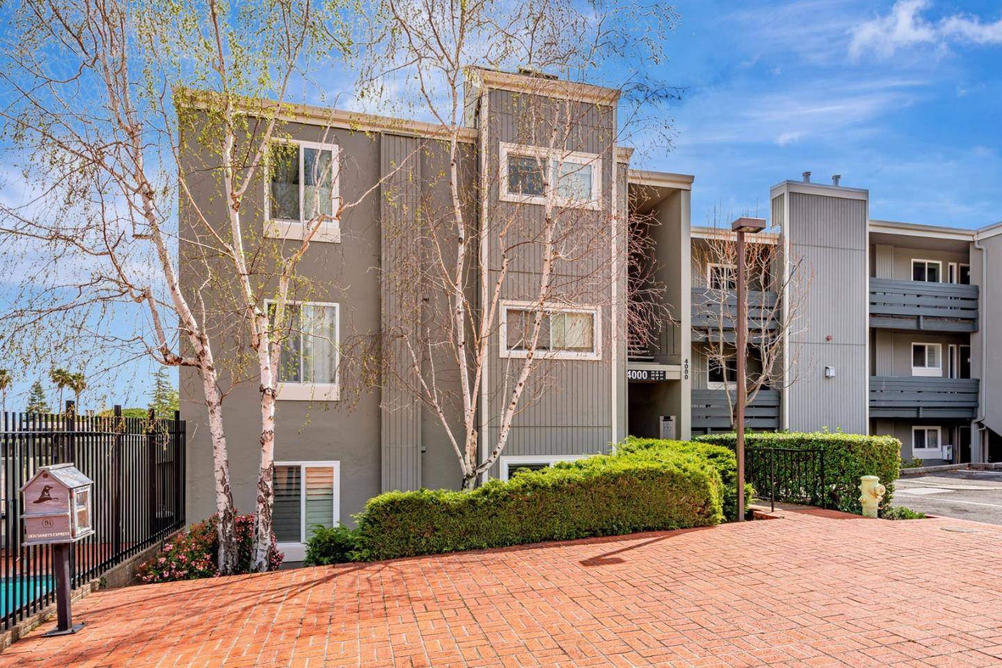 Redwood City, CA 94061,4000 Farm Hill Boulevard #211