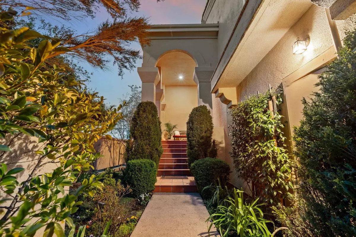 San Carlos, CA 94070,2 Bellflower Lane