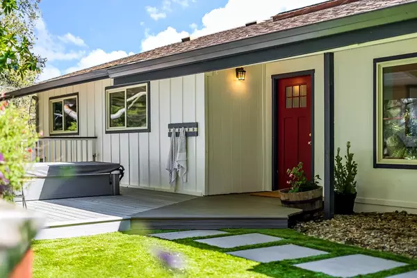 831 Calabasas Road, Watsonville, CA 95076