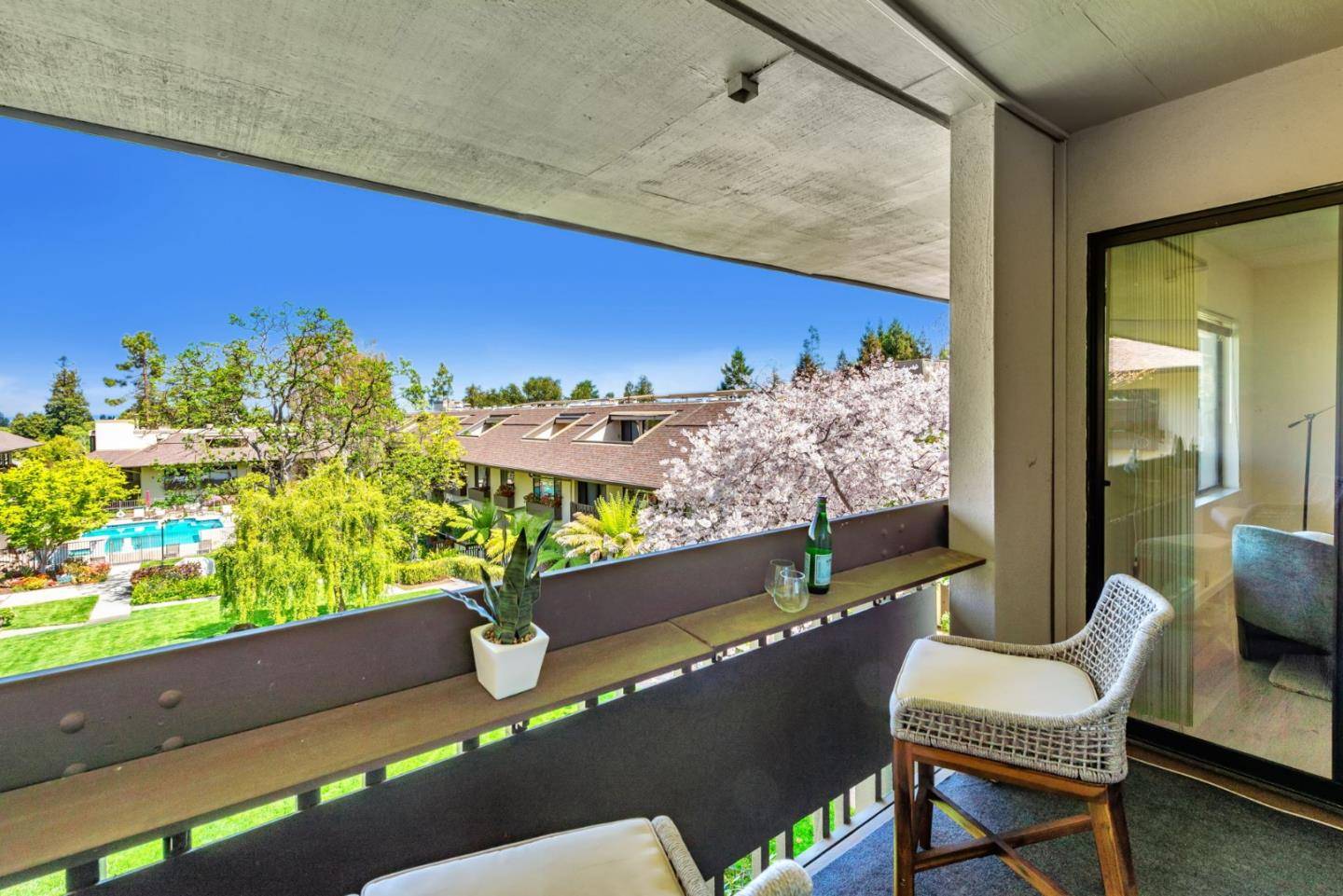 Menlo Park, CA 94025,2140 Santa Cruz Avenue #D207