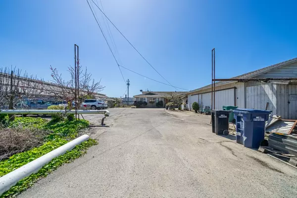 Royal Oaks, CA 95076,2 Lewis Road