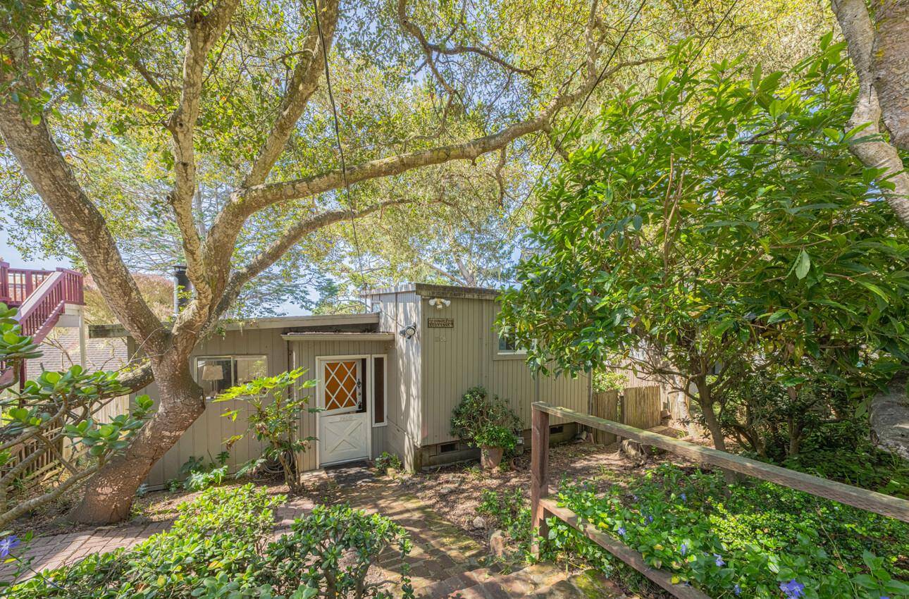 1208 Presidio Boulevard, Pacific Grove, CA 93950