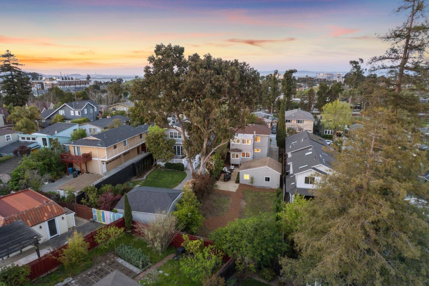 Burlingame, CA 94010,829 Edgehill Drive