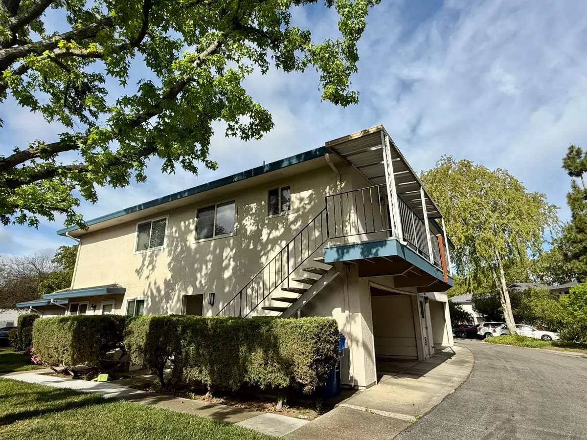 Campbell, CA 95008,275 Gomes Court #4