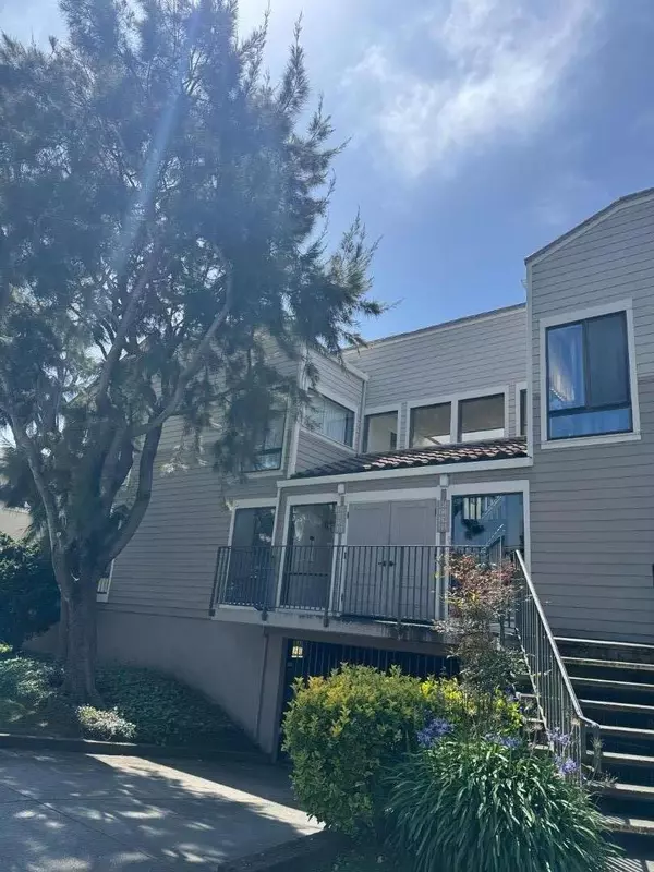 460 Pine Avenue, Half Moon Bay, CA 94019