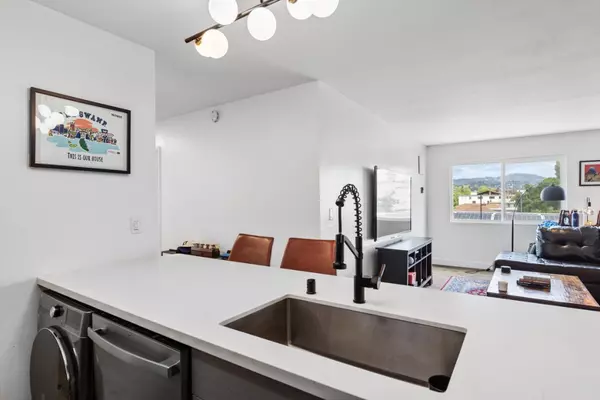 Oakland, CA 94610,360 Vernon Street #304