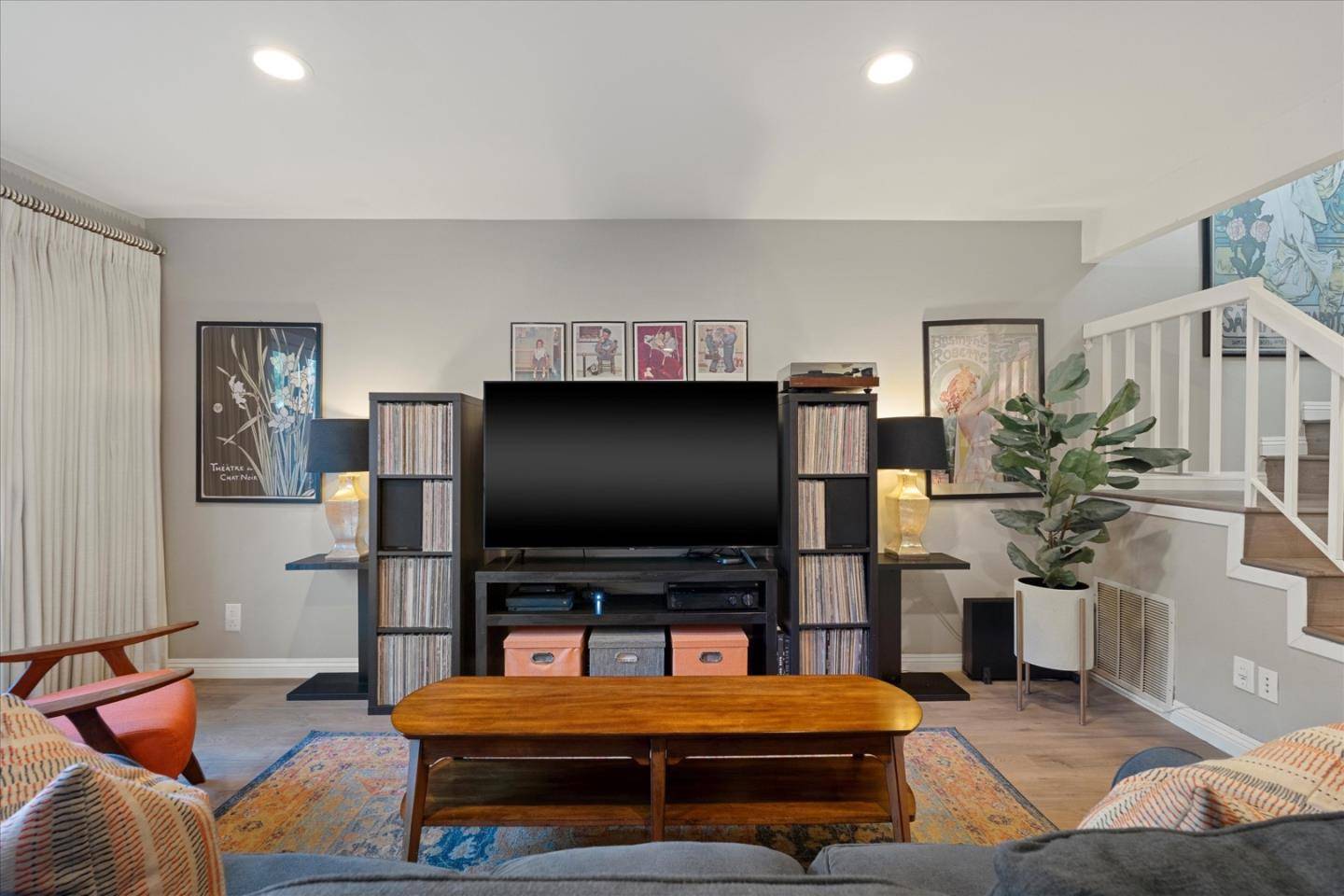 North Hollywood (los Angeles), CA 91605,12246 Runnymede Street #2