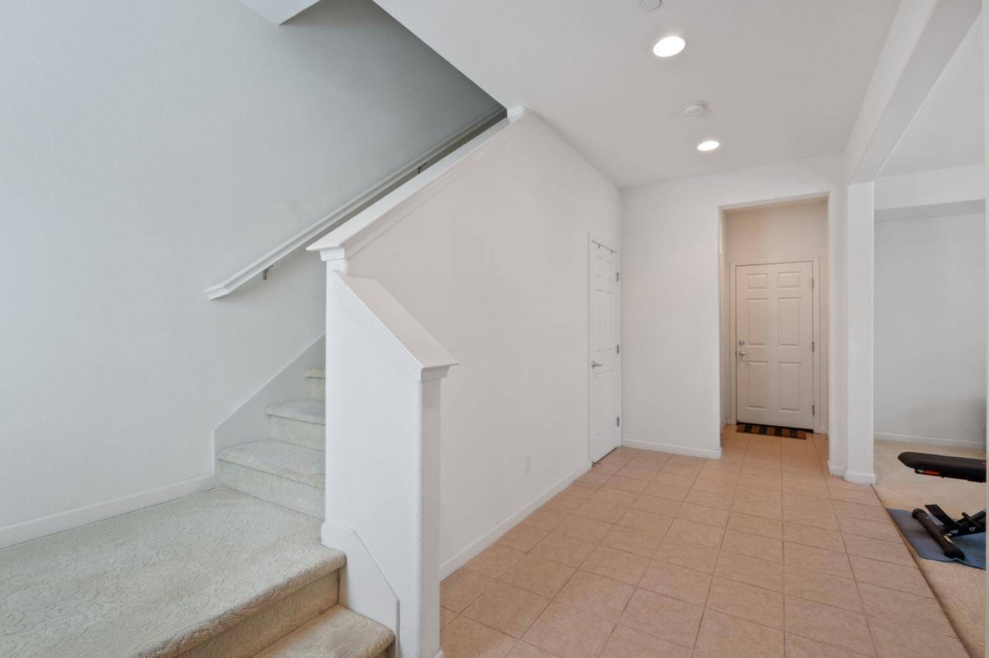 Hayward, CA 94545,207 Montevina Way