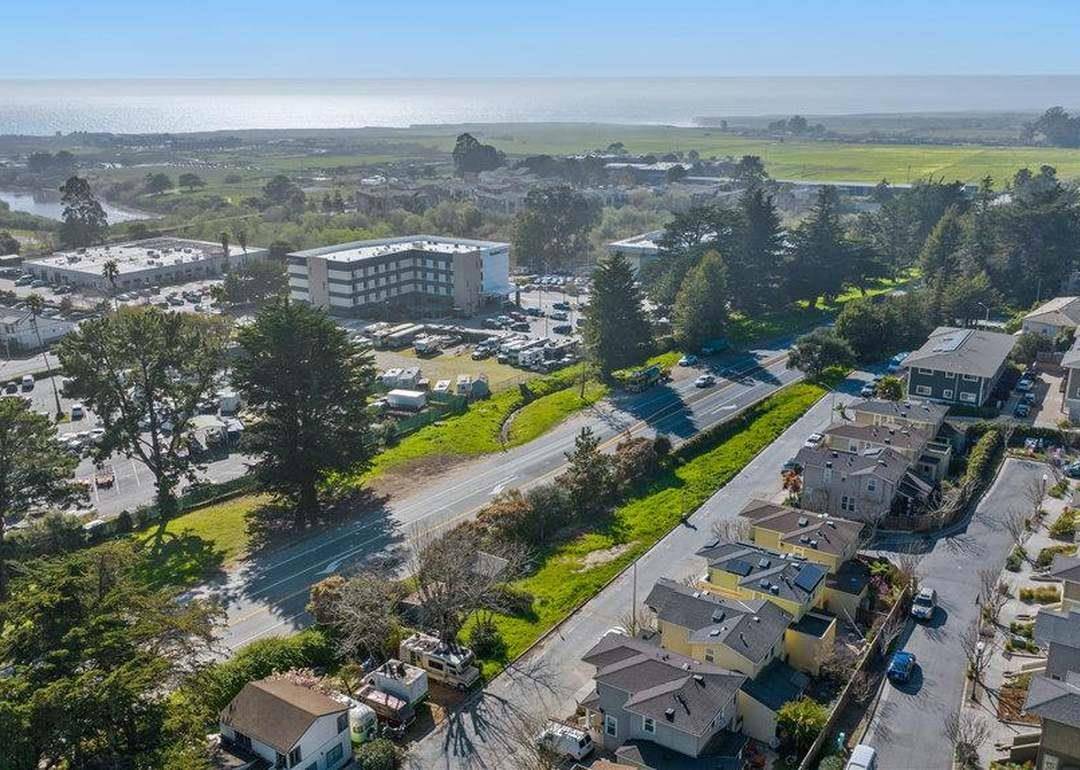 Santa Cruz, CA 95060,207 Grandview Street