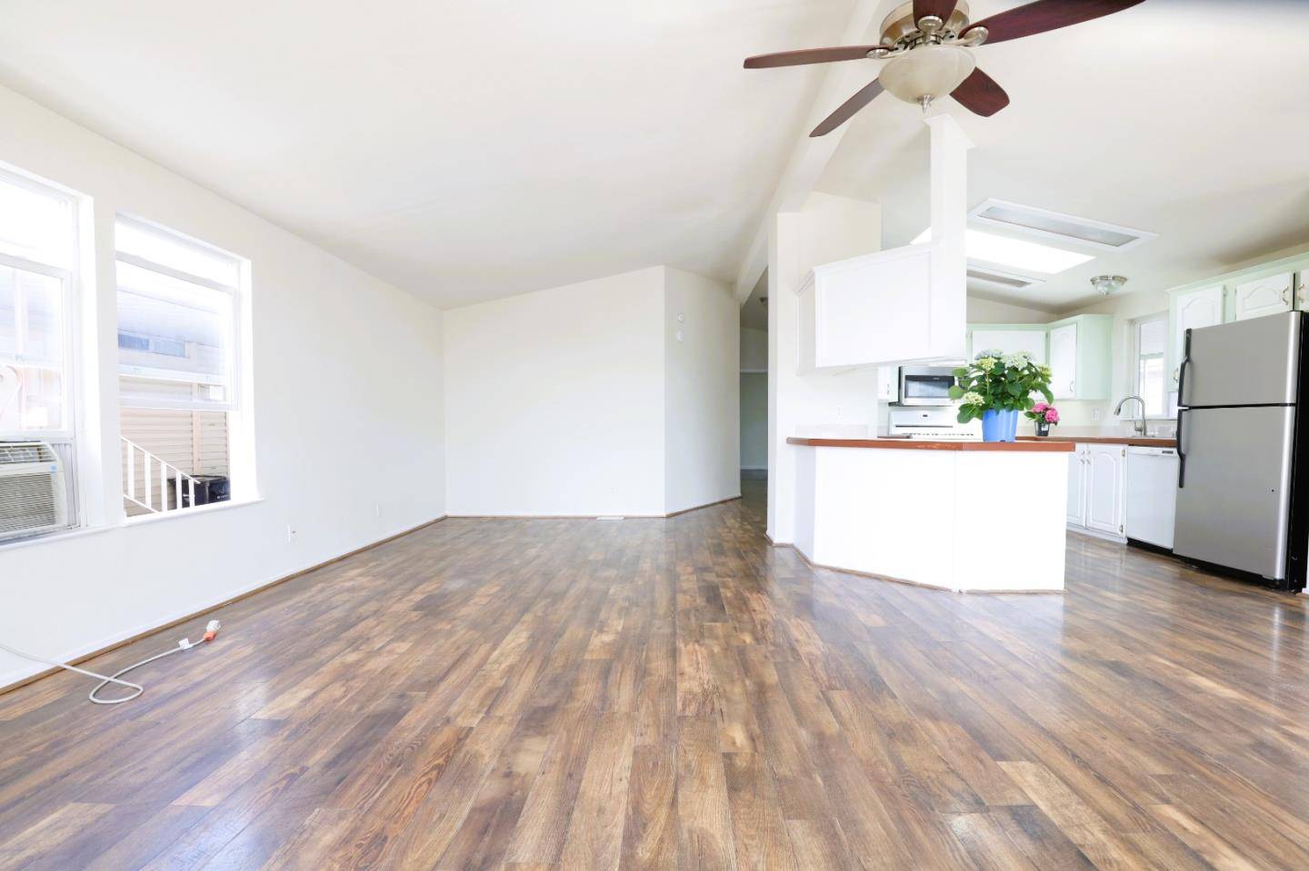 Sunnyvale, CA 94089,600 E Weddell Drive #9