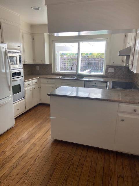 Los Altos, CA 94022,98 Eleanor Avenue