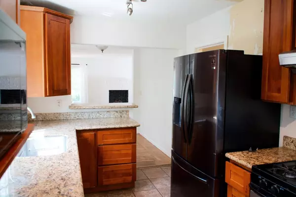 Oakland, CA 94605,3433 Encina Way