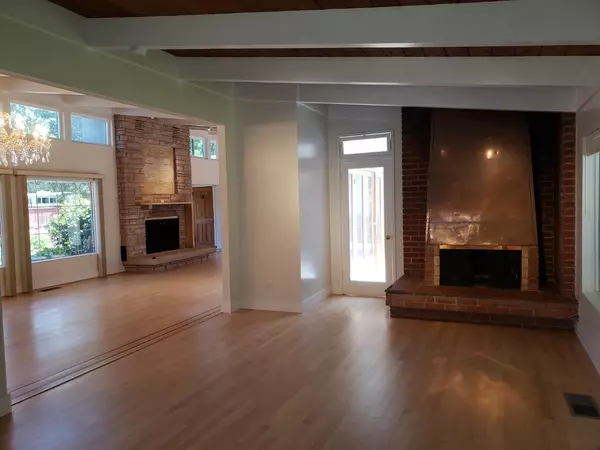 Orinda, CA 94563,528 Moraga