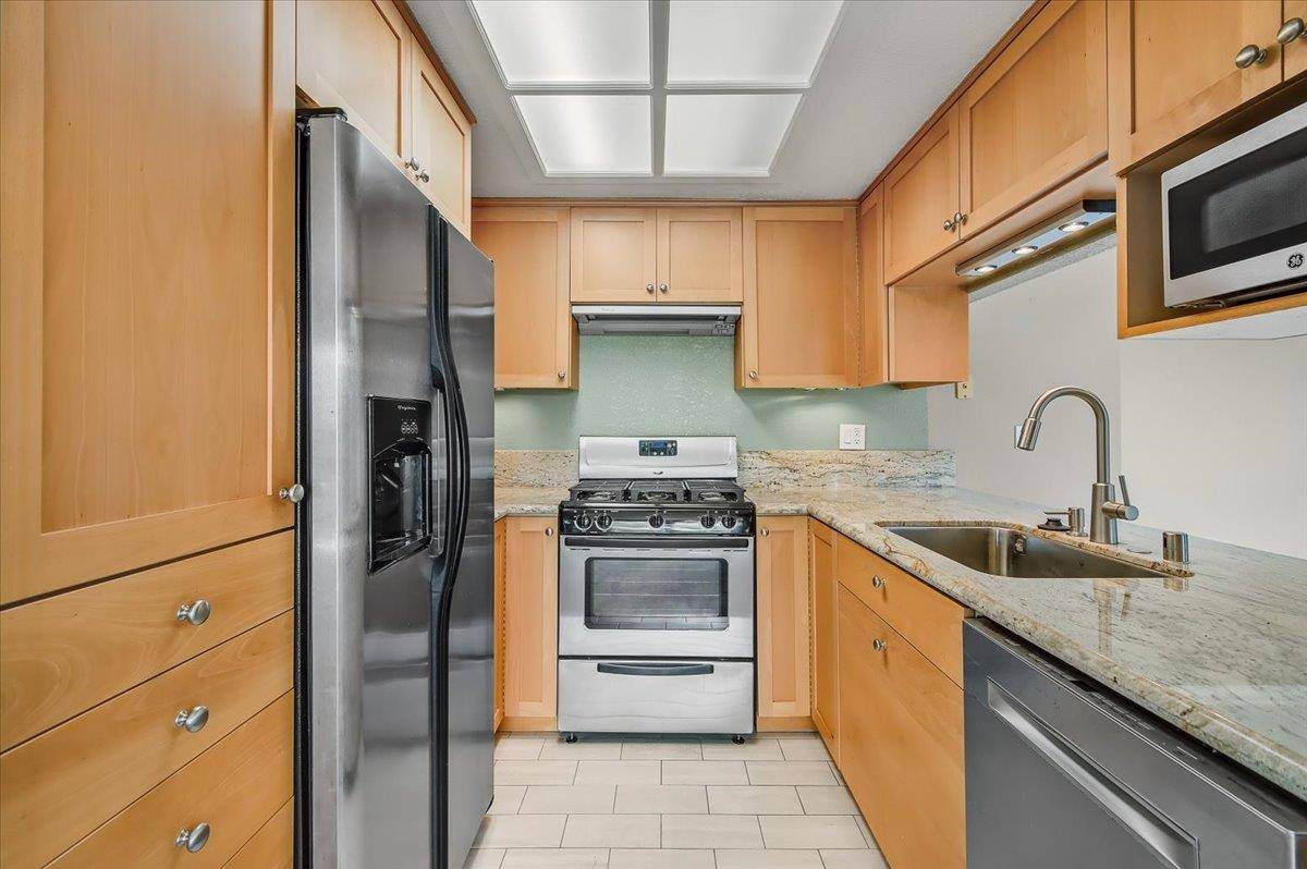 Hayward, CA 94546,21239 Gary Drive #206A