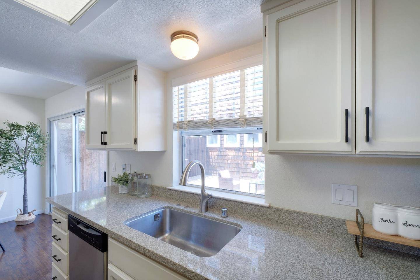 Cupertino, CA 95014,21697 Lomita Avenue