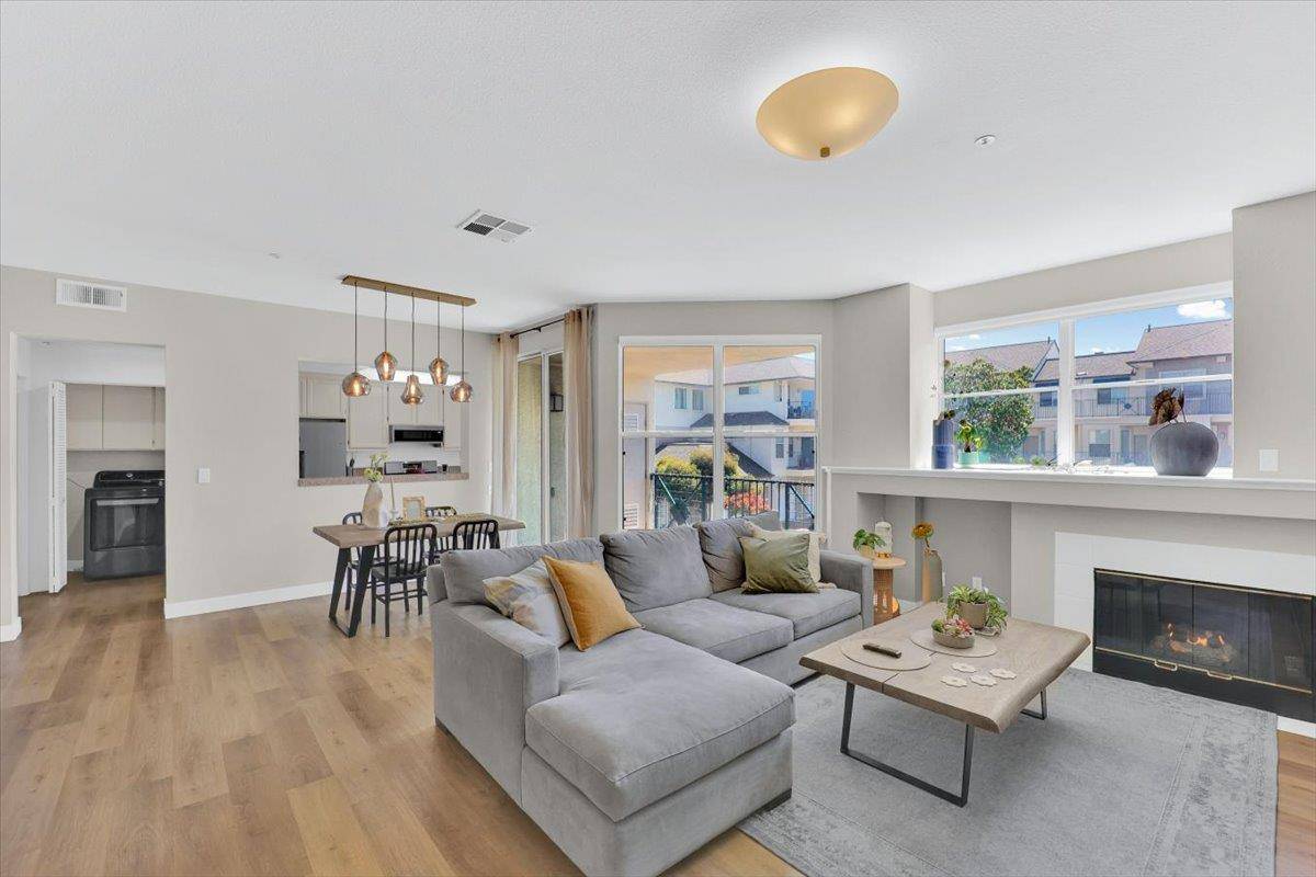 Redwood Shores, CA 94065,401 Baltic Circle #411