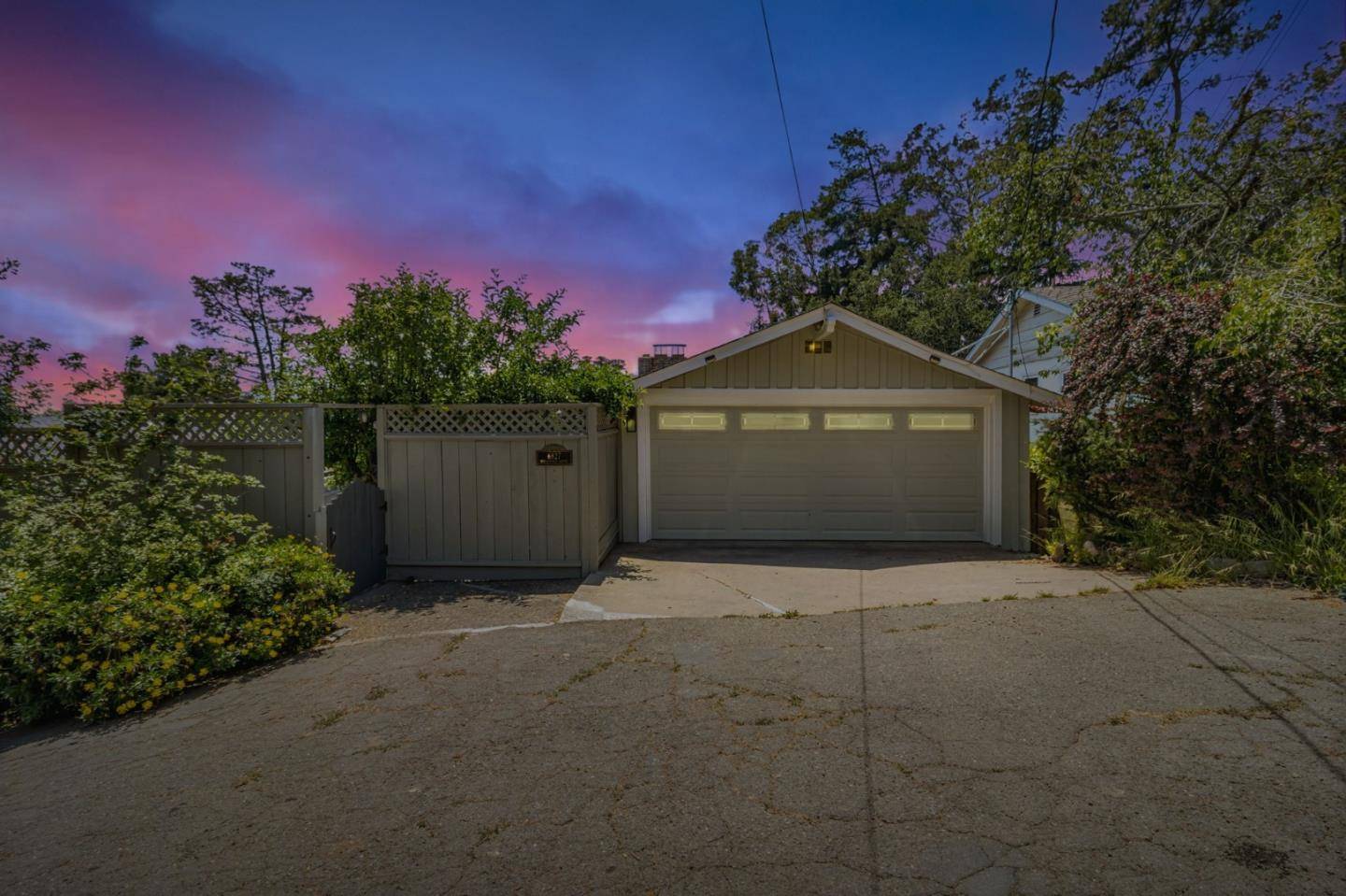 Oakland, CA 94611,6827 Ridgewood Drive