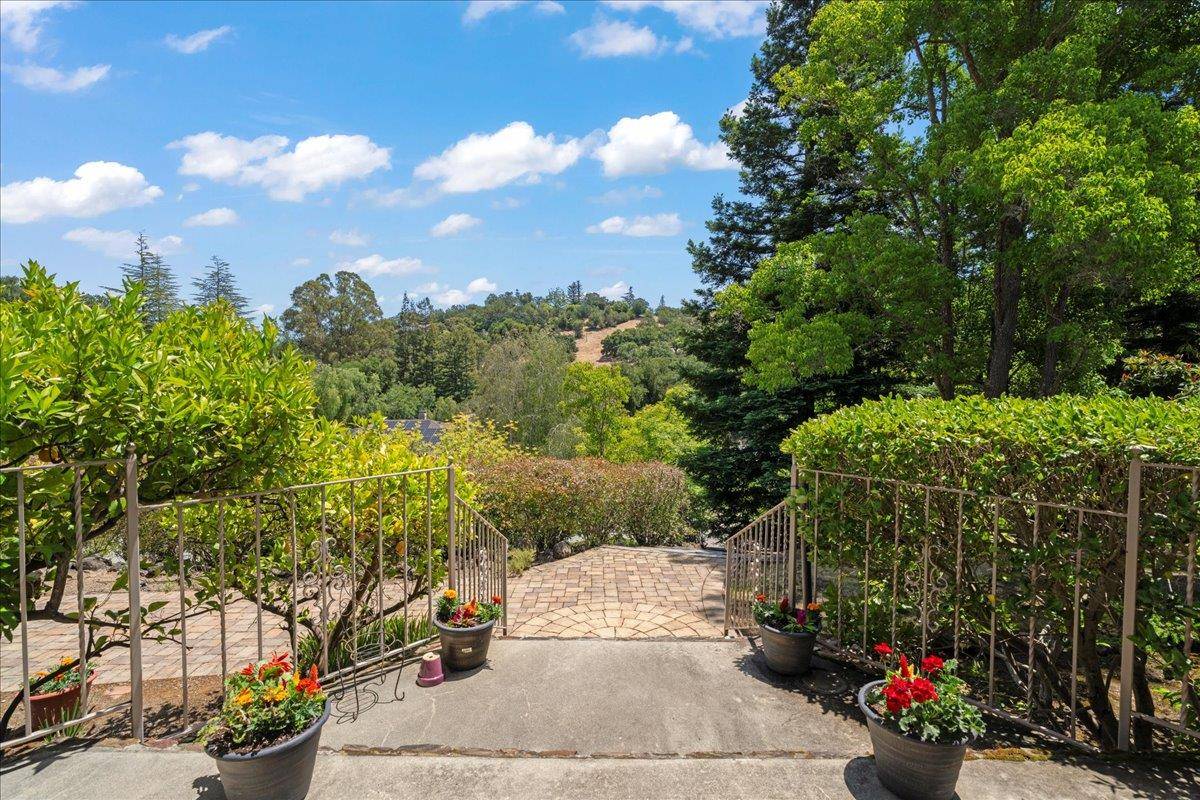 Los Altos Hills, CA 94022,12911 Atherton Court