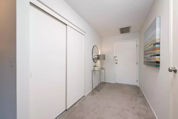 Redwood City, CA 94061,1458 HUDSON Street #305