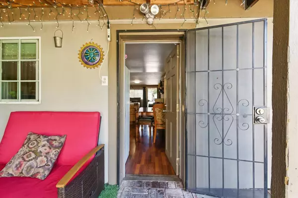 Redwood City, CA 94063,109 Dumbarton Avenue