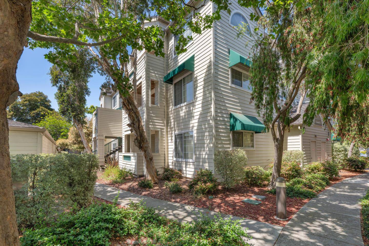 Redwood City, CA 94065,2006 Hastings Shore Lane