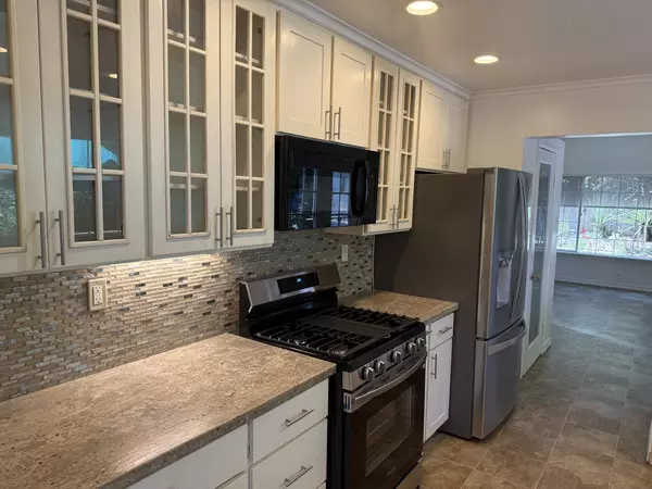 Scotts Valley, CA 95066,40 Cathy Lane