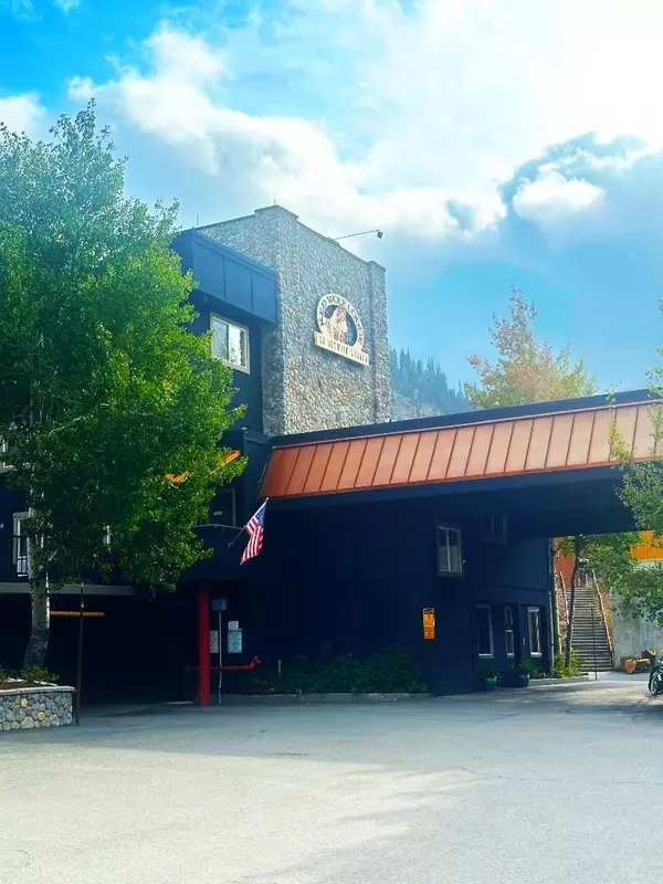 Olympic Valley, CA 96146,1 Red Wolf Lodge